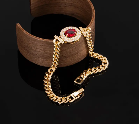 Brazalete elegante de cristal rojo